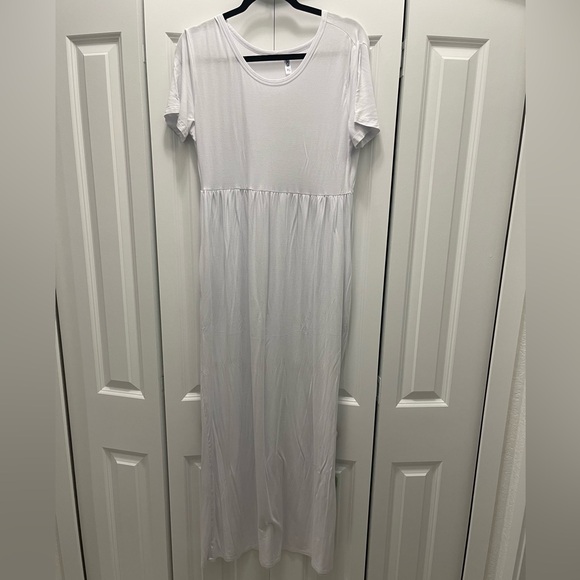 White Long Dress - Picture 1 of 2